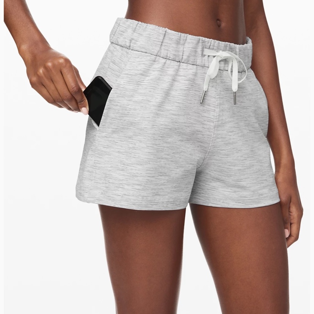 Lululemon on the fly short 2.5” inseam